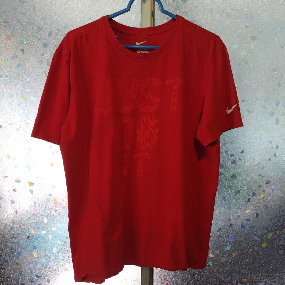 Nike Men's Red 'Just Do It' T-Shirt - Picture 11 of 11
